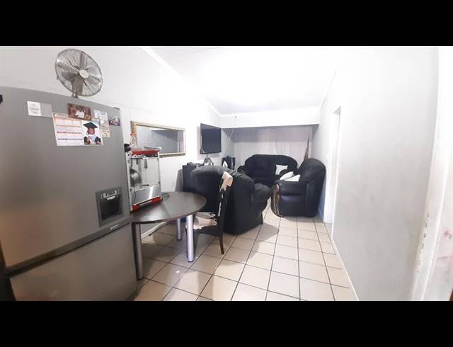 2 BEDROOM HOUSE FOR SALE IN BLACKHEATH INDUSTRIAL